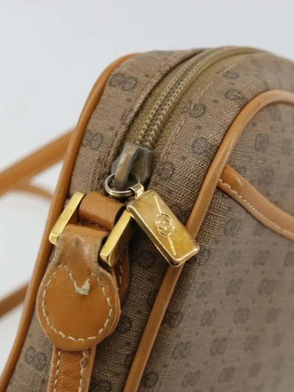 Gucci brand	gucci color	beige